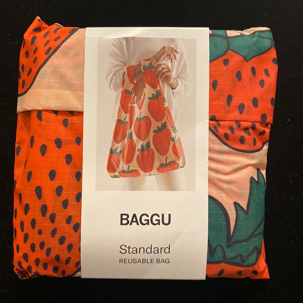 NWT BAGGU STRAWBERRY Standard Size Reusable Bag